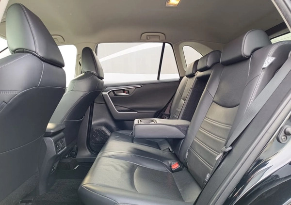 Toyota RAV4 cena 145000 przebieg: 146700, rok produkcji 2020 z Brwinów małe 352